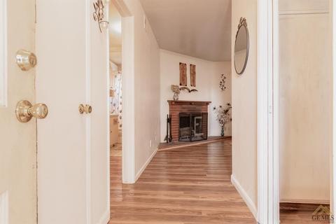 2116 Custer Ave, Bakersfield, CA 93304 photo 2