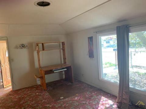 108 Adams St, Taft, CA 93268 photo 8