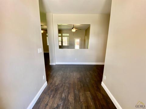 786 Pheasant Run Dr, Shafter, CA 93263 photo 2