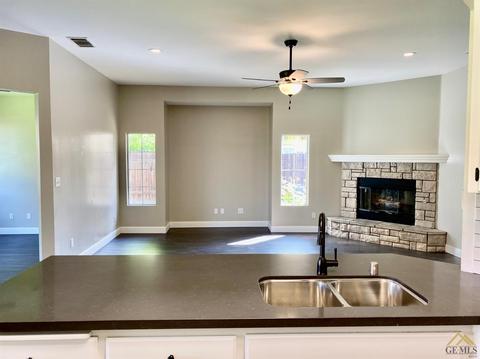 786 Pheasant Run Dr, Shafter, CA 93263 photo 8