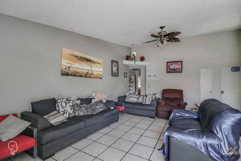 659 Camp Ave, Shafter, CA 93263 photo 7