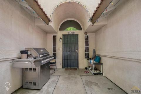 659 Camp Ave, Shafter, CA 93263 photo 4