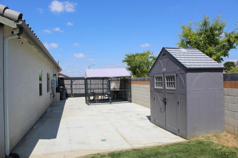 9517 Red Pine Dr, Shafter, CA 93263 photo 3