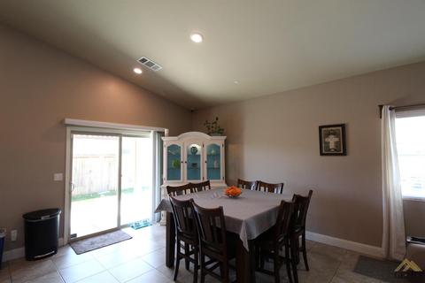 9517 Red Pine Dr, Shafter, CA 93263 photo 8