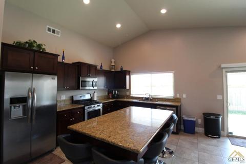 9517 Red Pine Dr, Shafter, CA 93263 photo 10