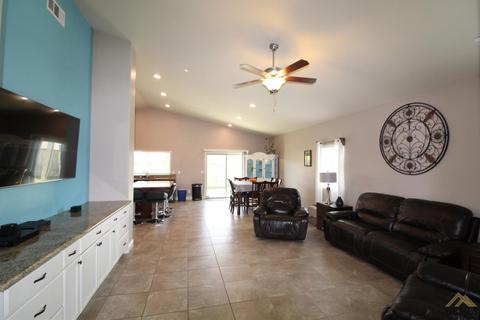 9517 Red Pine Dr, Shafter, CA 93263 photo 7