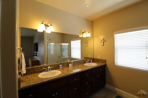 9517 Red Pine Dr, Shafter, CA 93263 photo 13