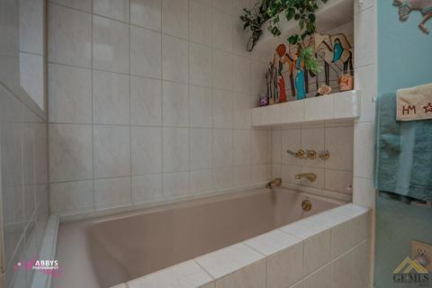 2913 S Summit Cir, Bakersfield, CA 93306 photo 32