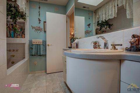 2913 S Summit Cir, Bakersfield, CA 93306 photo 30