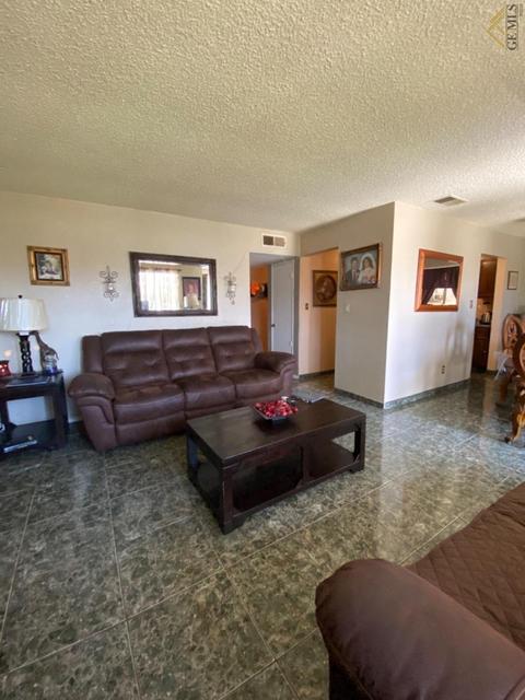 1024 Iris St, Wasco, CA 93280 photo 4