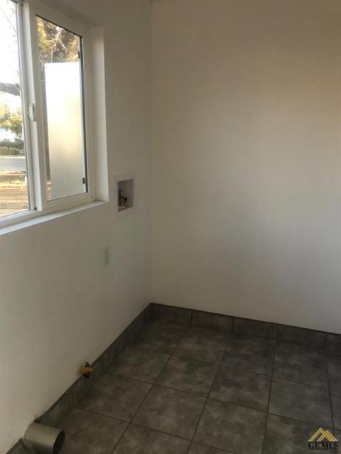 112 Stone Ave, Shafter, CA 93263 photo 5