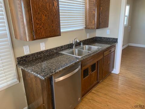 521 Harrison St, Taft, CA 93268 photo 4