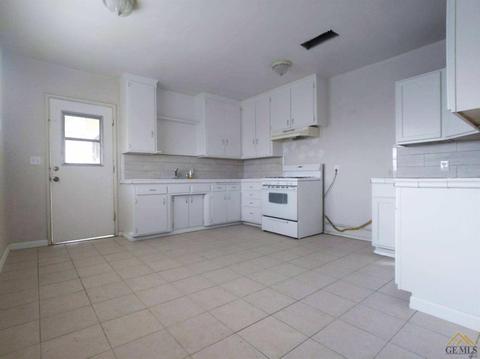 330 E Ash Ave, Shafter, CA 93263 photo 3