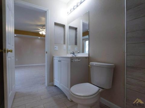 330 E Ash Ave, Shafter, CA 93263 photo 9