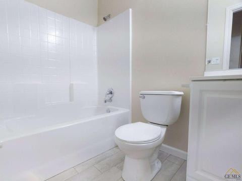 330 E Ash Ave, Shafter, CA 93263 photo 7