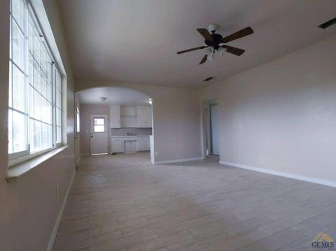 330 E Ash Ave, Shafter, CA 93263 photo 4