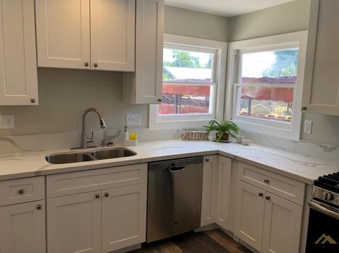 208 Madison St, Taft, CA 93268 photo 2