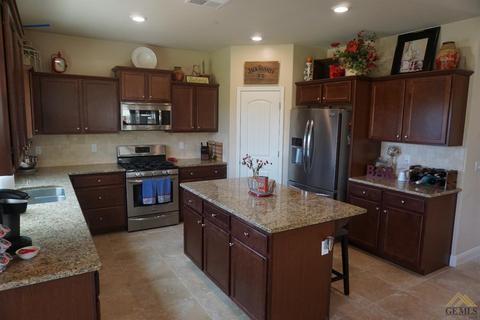 9308 Red Pine Dr, Shafter, CA 93263 photo 5
