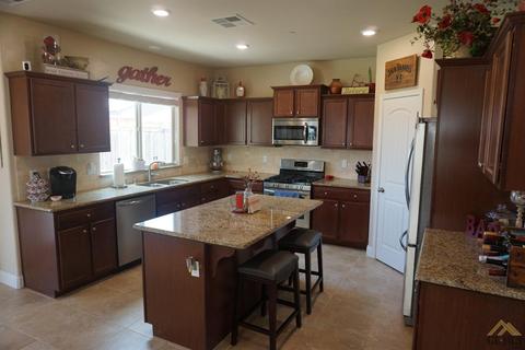 9308 Red Pine Dr, Shafter, CA 93263 photo 4