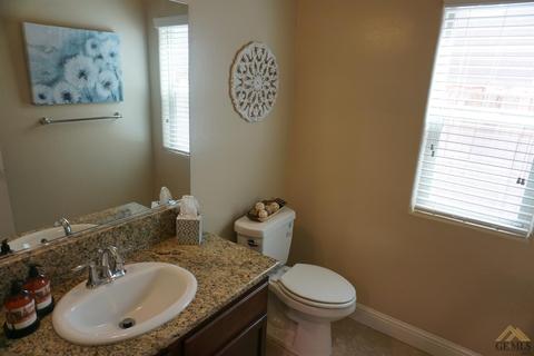 9308 Red Pine Dr, Shafter, CA 93263 photo 9