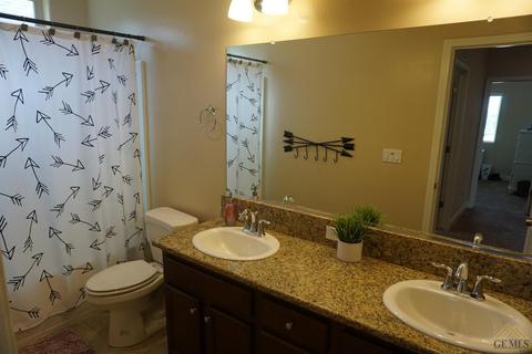 9308 Red Pine Dr, Shafter, CA 93263 photo 11