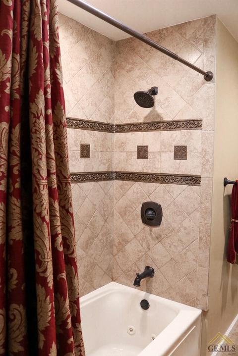 9121 Lilly St, Lamont, CA 93241 photo 7