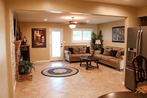 9121 Lilly St, Lamont, CA 93241 photo 4