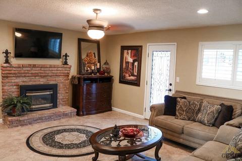 9121 Lilly St, Lamont, CA 93241 photo 3