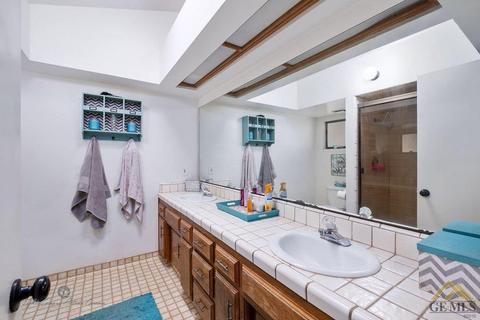 8412 E Stuart Ct, Bakersfield, CA 93311 photo 13
