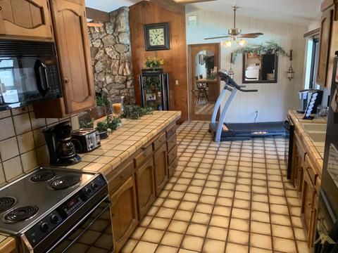 401 E St, Taft, CA 93268 photo 17