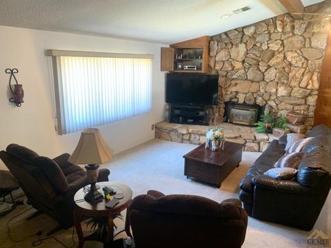 401 E St, Taft, CA 93268 photo 7