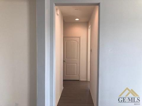 5501 Mensen Dr, Bakersfield, CA 93313 photo 4