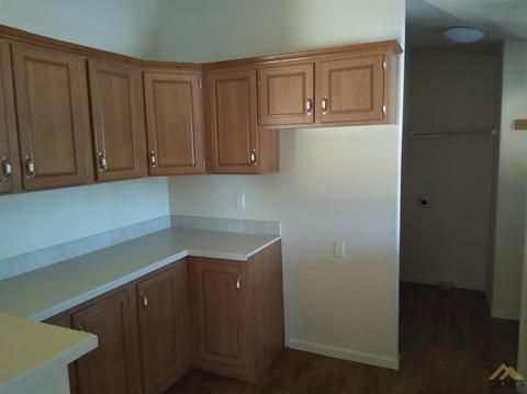 26072 Orange St, Taft, CA 93268 photo 8
