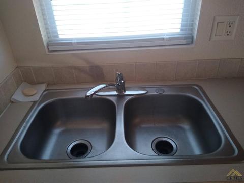 26072 Orange St, Taft, CA 93268 photo 10