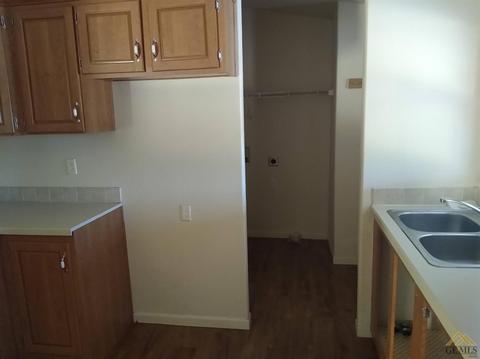 26072 Orange St, Taft, CA 93268 photo 7