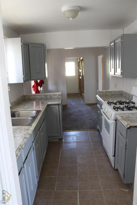 421 Asher Ave, Taft, CA 93268 photo 3