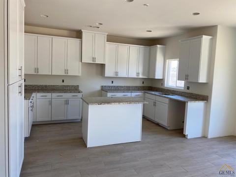 3901 Majorca Ct, Bakersfield, CA 93306 photo 2