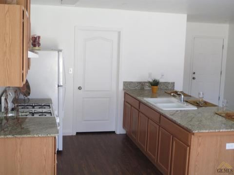 9214 Eucalyptus Dr, Bakersfield, CA 93306 photo 7