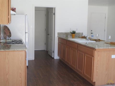 9214 Eucalyptus Dr, Bakersfield, CA 93306 photo 8