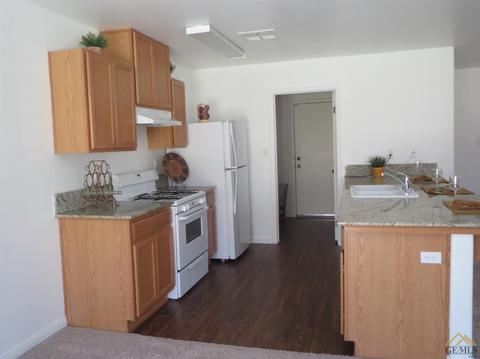 9214 Eucalyptus Dr, Bakersfield, CA 93306 photo 4