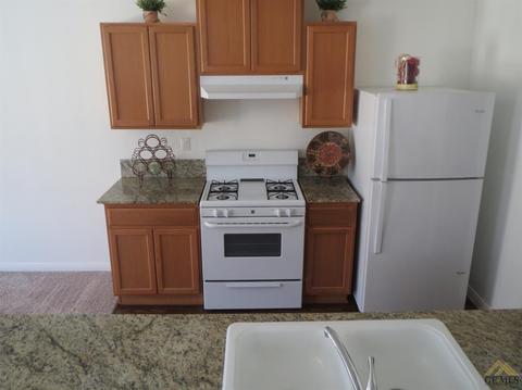 9214 Eucalyptus Dr, Bakersfield, CA 93306 photo 5