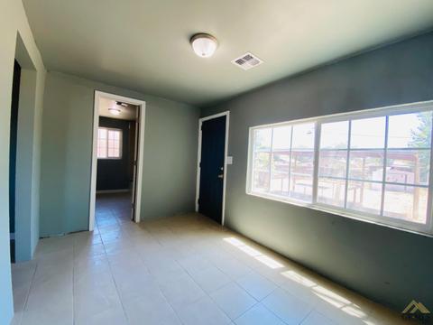 8121 Collison St, Lamont, CA 93241 photo 2