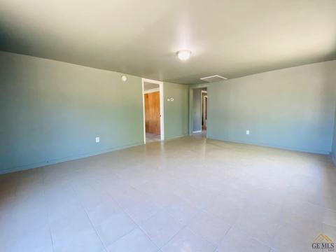 8121 Collison St, Lamont, CA 93241 photo 4