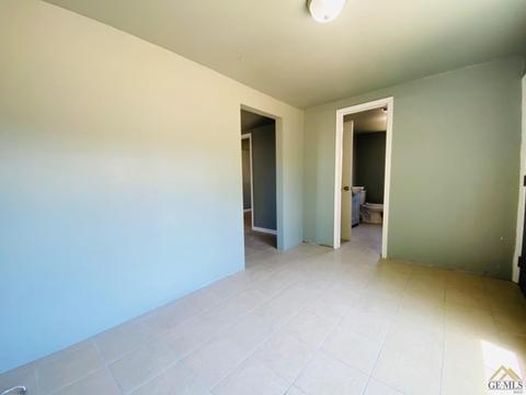 8121 Collison St, Lamont, CA 93241 photo 9