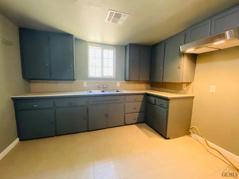 8121 Collison St, Lamont, CA 93241 photo 8