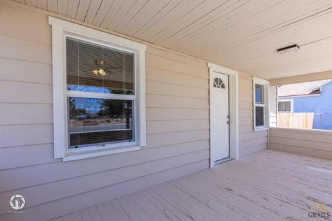 114 Tyler St, Taft, CA 93268 photo 4