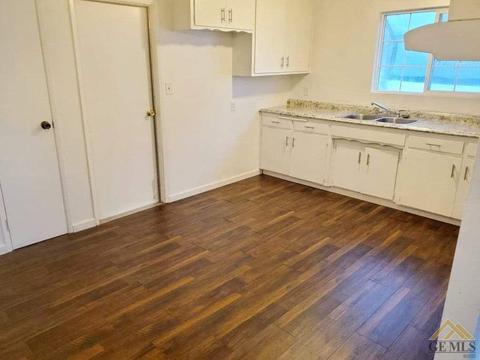 2301 Flower St, Wasco, CA 93280 photo 4