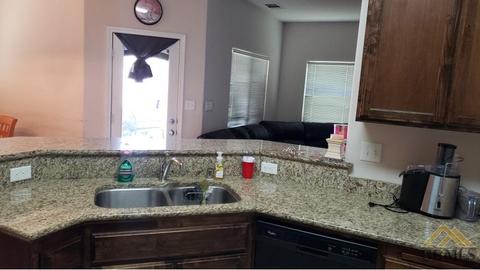7208 Englefield, Bakersfield, CA 93307 photo 2