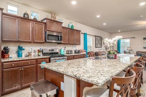 9104 Red Pine Ct, Shafter, CA 93263 photo 8