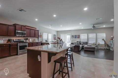 9317 Red Pine Dr, Shafter, CA 93263 photo 7